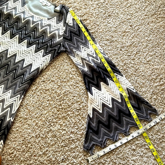 LIKE⭐️NEW CHEVRON DRESS🖤Black, Gray & White by Nicole Marie Bell Sleeves Medium - Picture 10 of 10